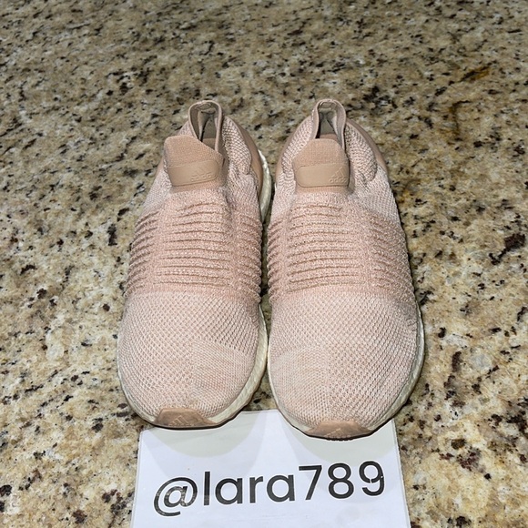 Adidas UltraBoost Laceless - Picture 1 of 9